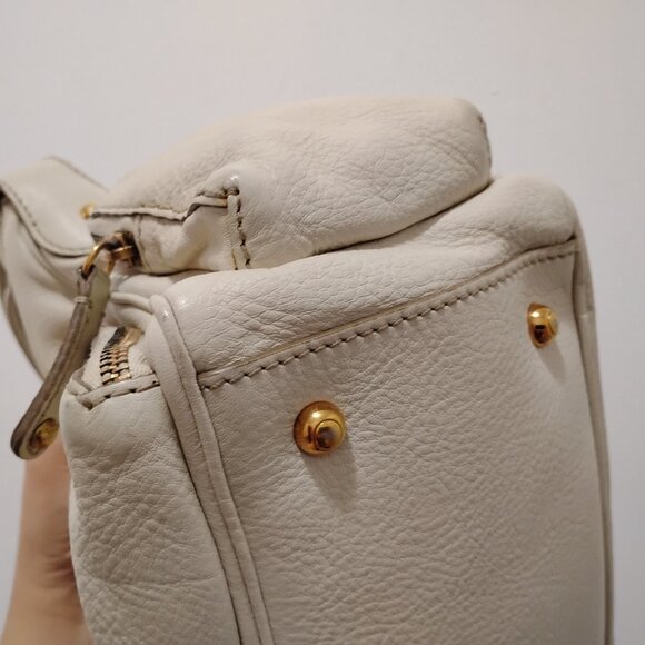 Tod's T-media Multi Pocket Cargo Shoulder bag in cream/off white - Picture 15 of 16